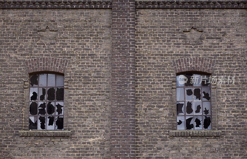 碎玻璃/旧工业窗户